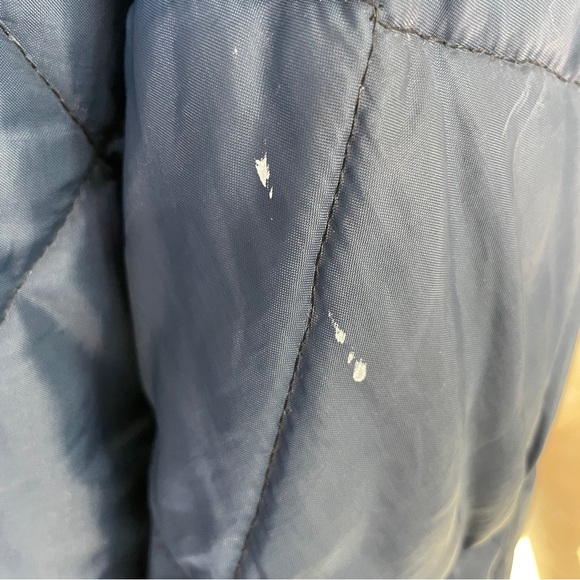 USED waffled nylon jacket is a good lightweight zip up. Sold as is. - Picture 2 of 6